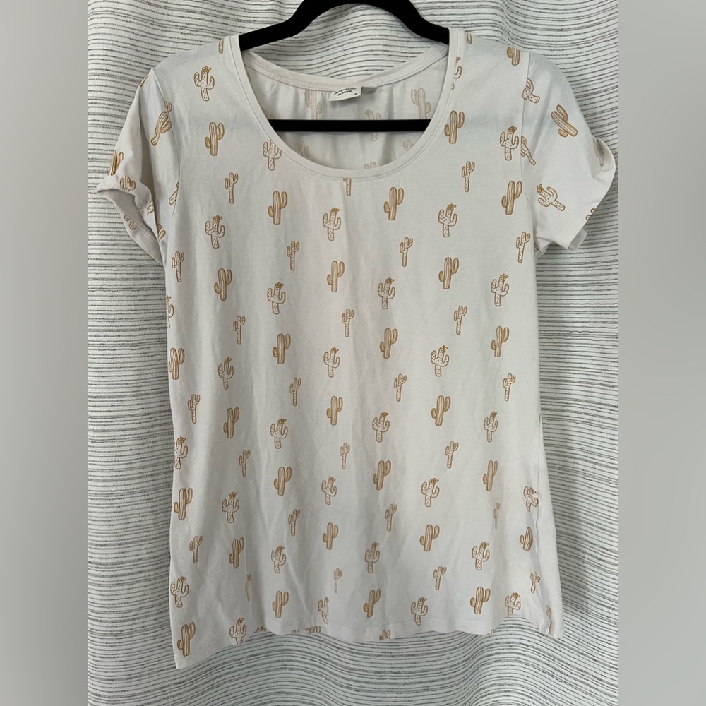 I’ve never worn it. It’s a size medium.